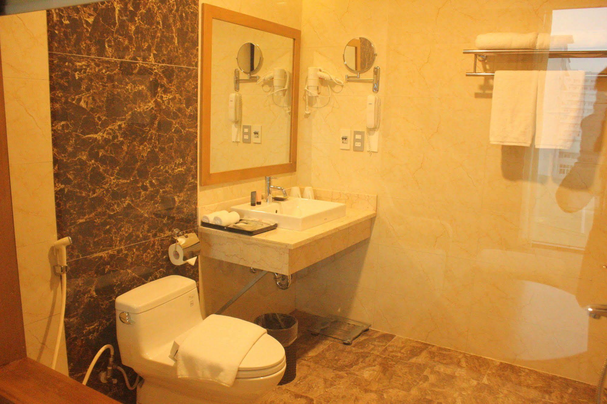 Muong Thanh Cua Dong Hotel Vinh Exterior foto